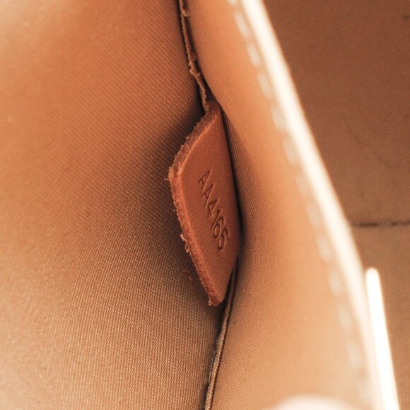Louis Vuitton Santa Monica Dune Monogram Vernis Leather Clutch - Picture 11 of 11